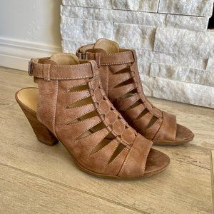 Naturalizer N5 Comfort Sandal w/ Heel, Tan